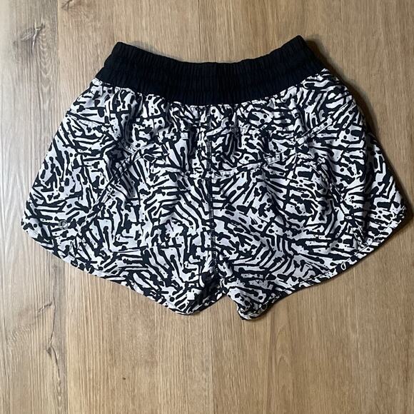 Lululemon Tracker Short III *4-way Stretch - Picture 2 of 16